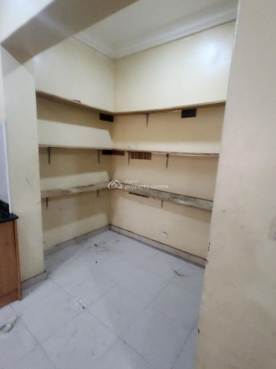 Spacious Service 3bedroom Flat. with Ac&gen, Wuye Main,tarred Rd, Wuye, Abuja, Flat / Apartment for Rent