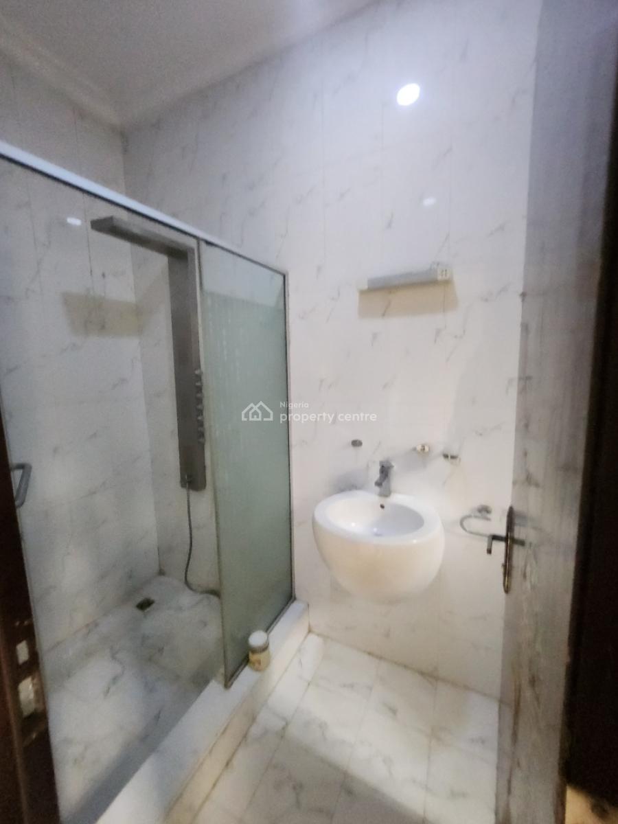 Spacious Service 3bedroom Flat. with Ac&gen, Wuye Main,tarred Rd, Wuye, Abuja, Flat / Apartment for Rent
