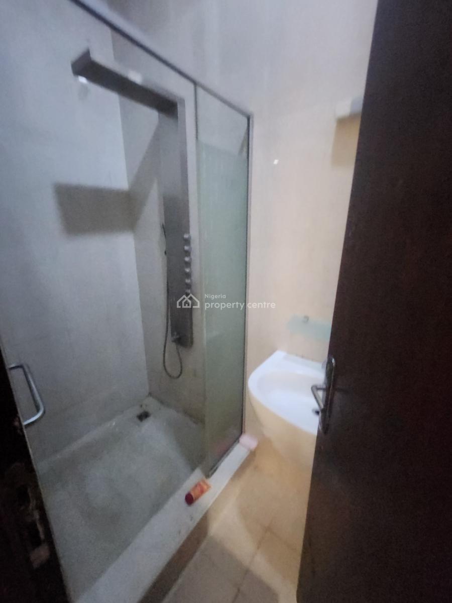 Spacious Service 3bedroom Flat. with Ac&gen, Wuye Main,tarred Rd, Wuye, Abuja, Flat / Apartment for Rent