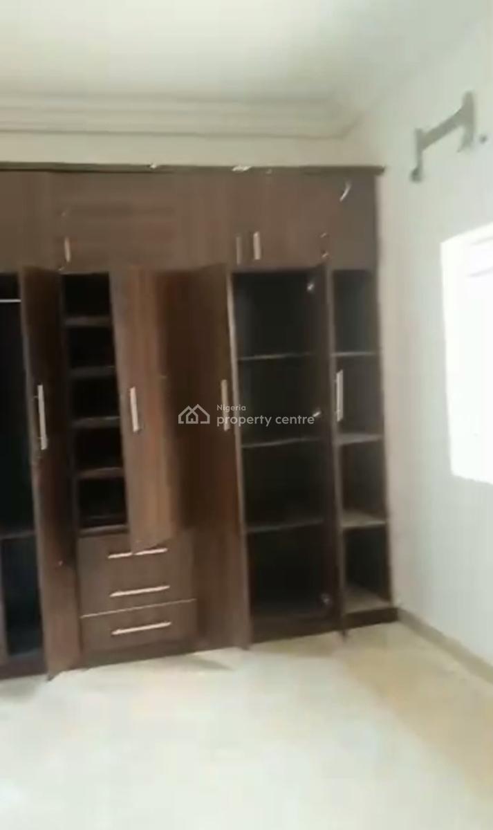 Spacious Standard Decent Three Bedroom Apartment, Gwarinpa, Abuja, Flat / Apartment for Rent
