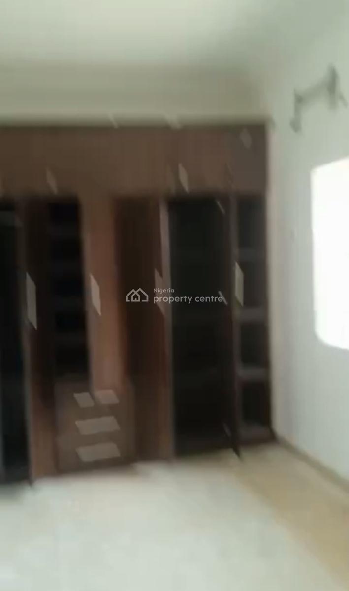 Spacious Standard Decent Three Bedroom Apartment, Gwarinpa, Abuja, Flat / Apartment for Rent