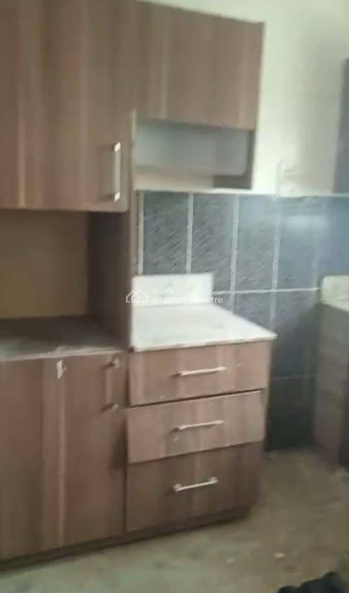 Spacious Standard Decent Three Bedroom Apartment, Gwarinpa, Abuja, Flat / Apartment for Rent