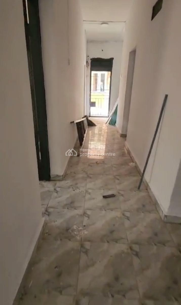 a Well-renovated Spacious Ground Floor 4-bedroom Flat, Off Akerele and Ogunnlana Drive, Surulere, Lagos, Flat / Apartment for Rent