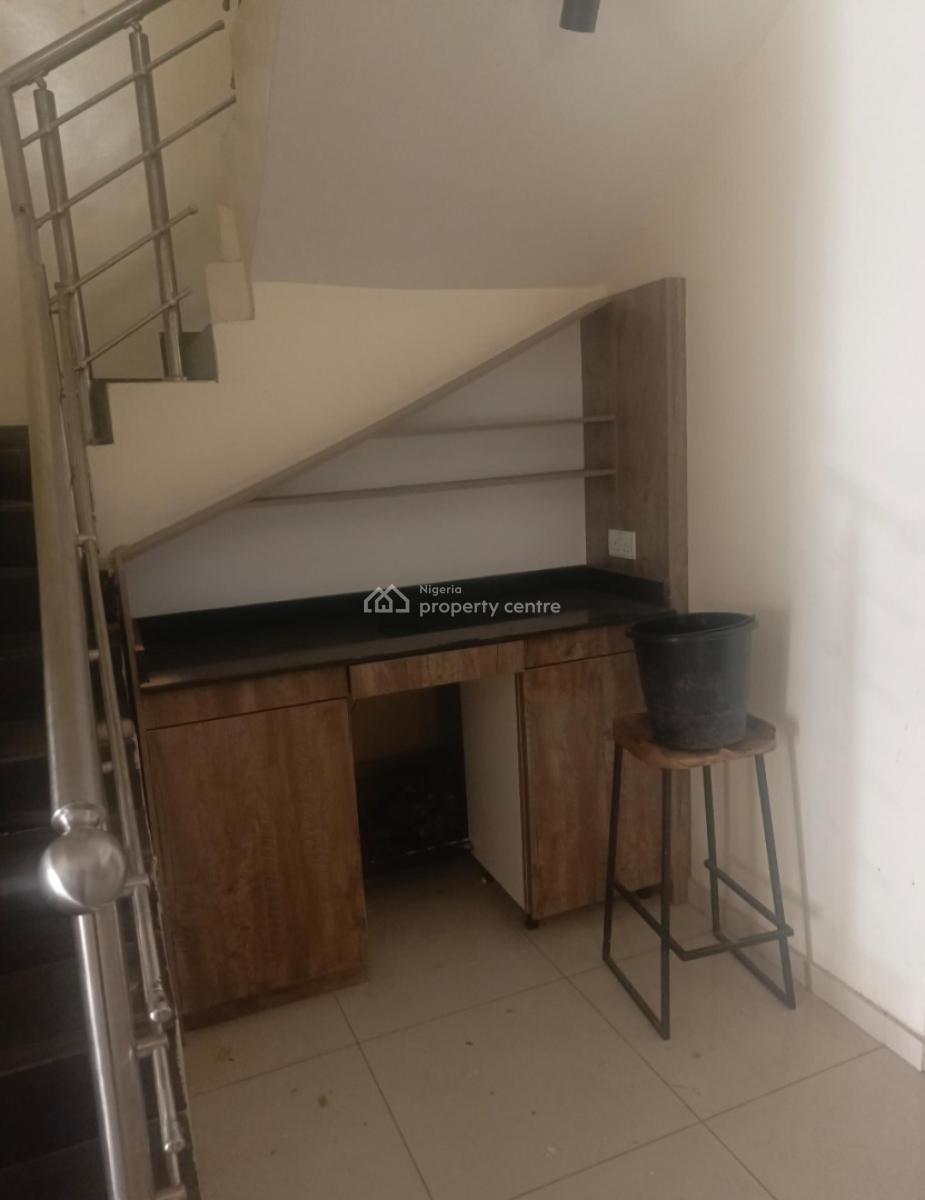 Spacious 4 Bedroom Terrace with 2 Bq, Lekki Phase 1, Lekki, Lagos, Terraced Duplex for Rent