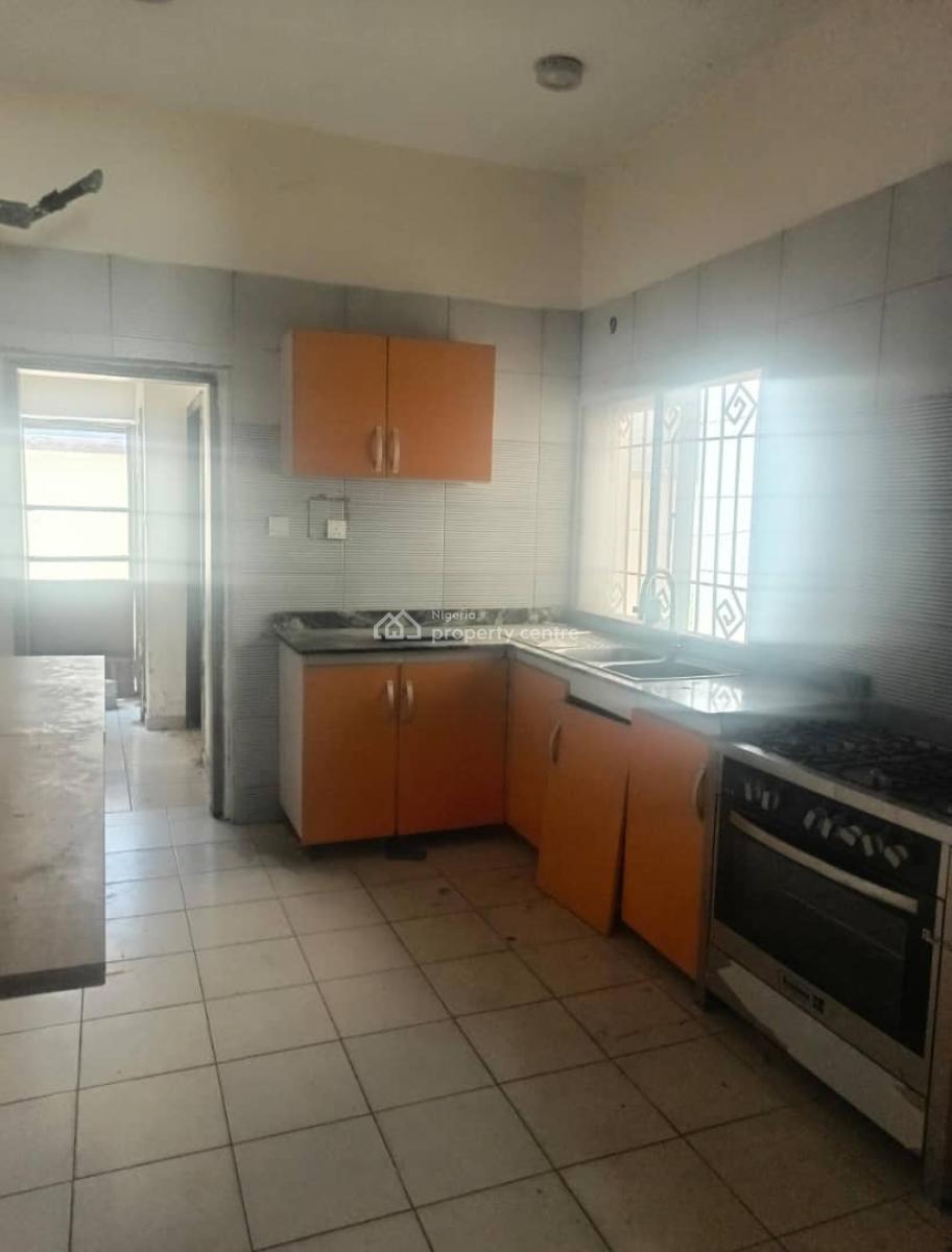 Spacious 4 Bedroom Terrace with 2 Bq, Lekki Phase 1, Lekki, Lagos, Terraced Duplex for Rent