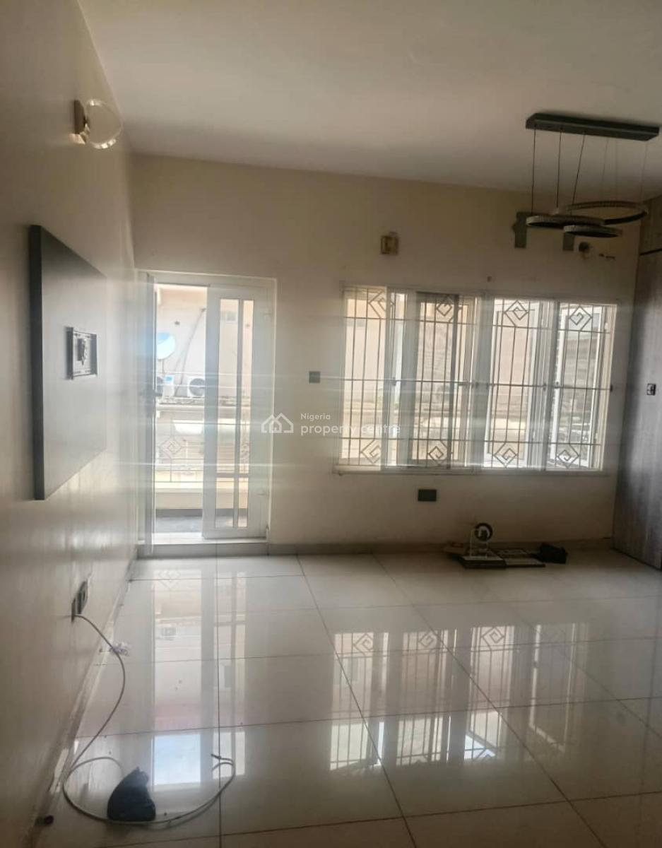 Spacious 4 Bedroom Terrace with 2 Bq, Lekki Phase 1, Lekki, Lagos, Terraced Duplex for Rent