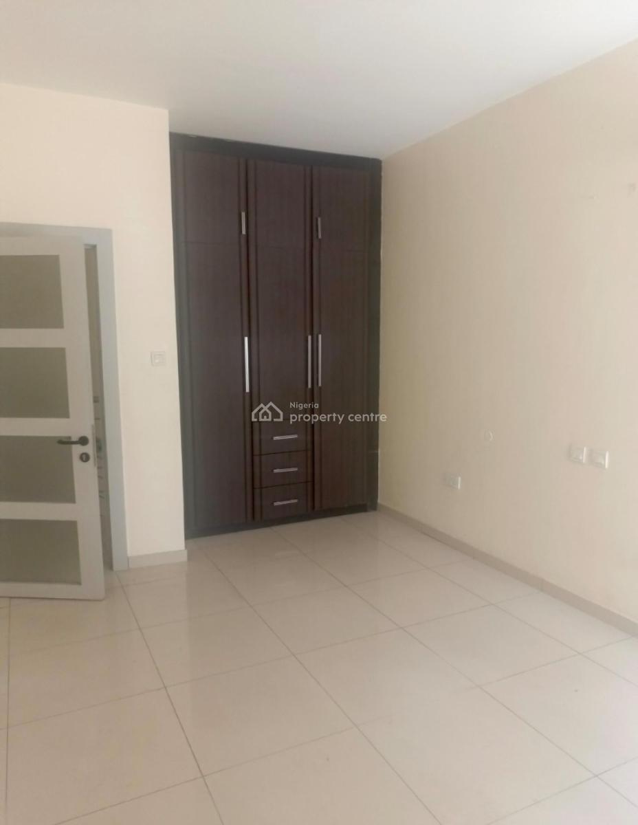 Spacious 4 Bedroom Terrace with 2 Bq, Lekki Phase 1, Lekki, Lagos, Terraced Duplex for Rent