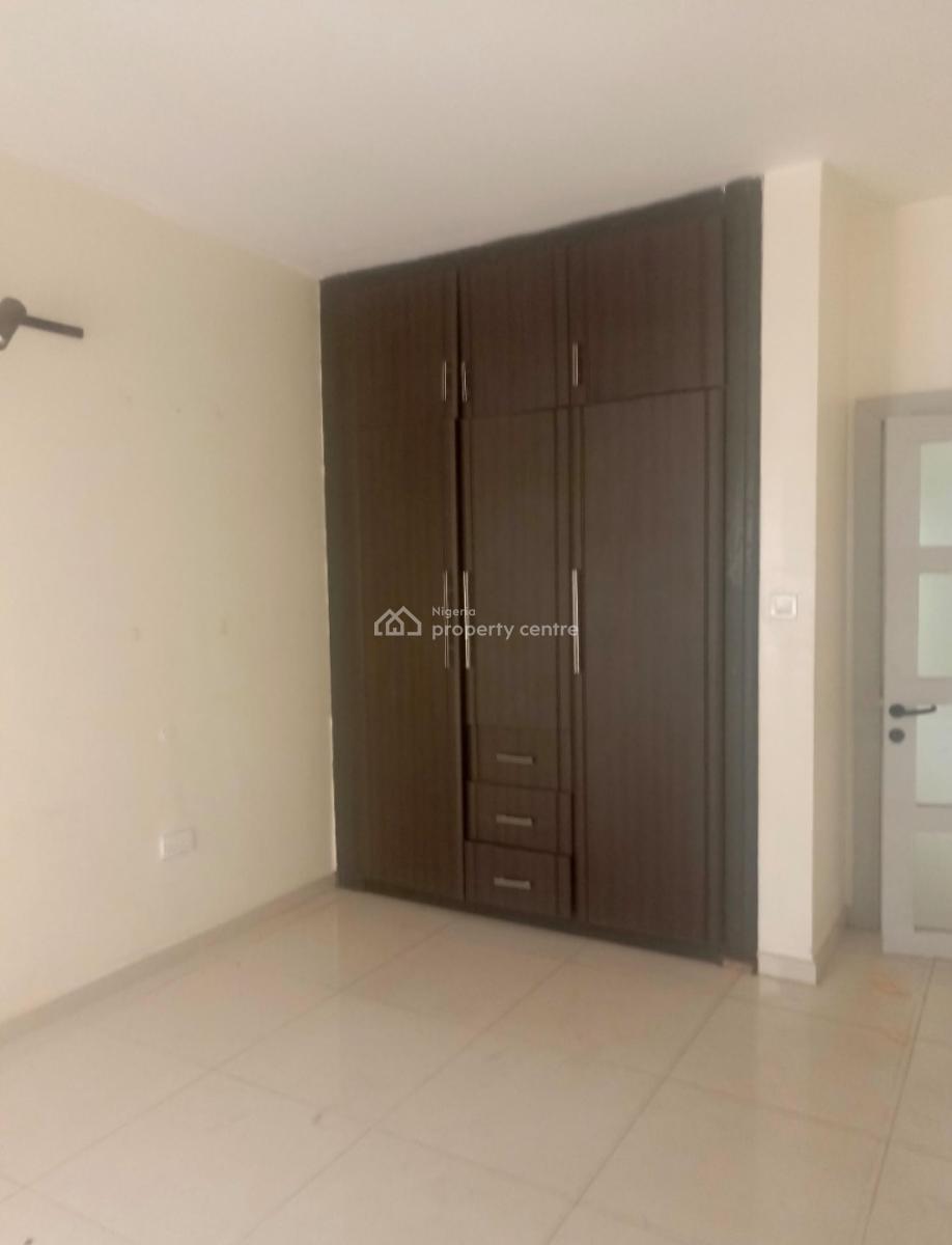 Spacious 4 Bedroom Terrace with 2 Bq, Lekki Phase 1, Lekki, Lagos, Terraced Duplex for Rent