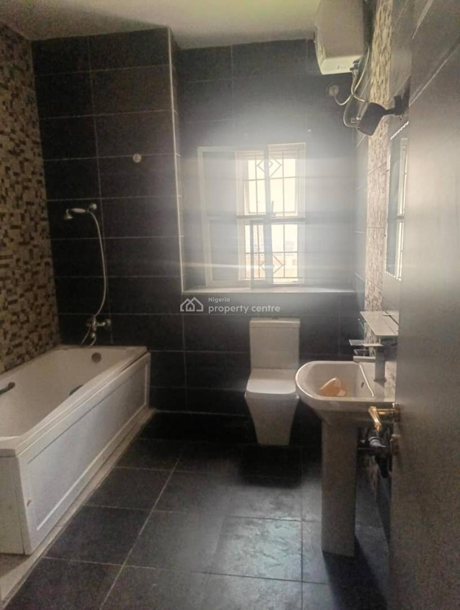 Spacious 4 Bedroom Terrace with 2 Bq, Lekki Phase 1, Lekki, Lagos, Terraced Duplex for Rent