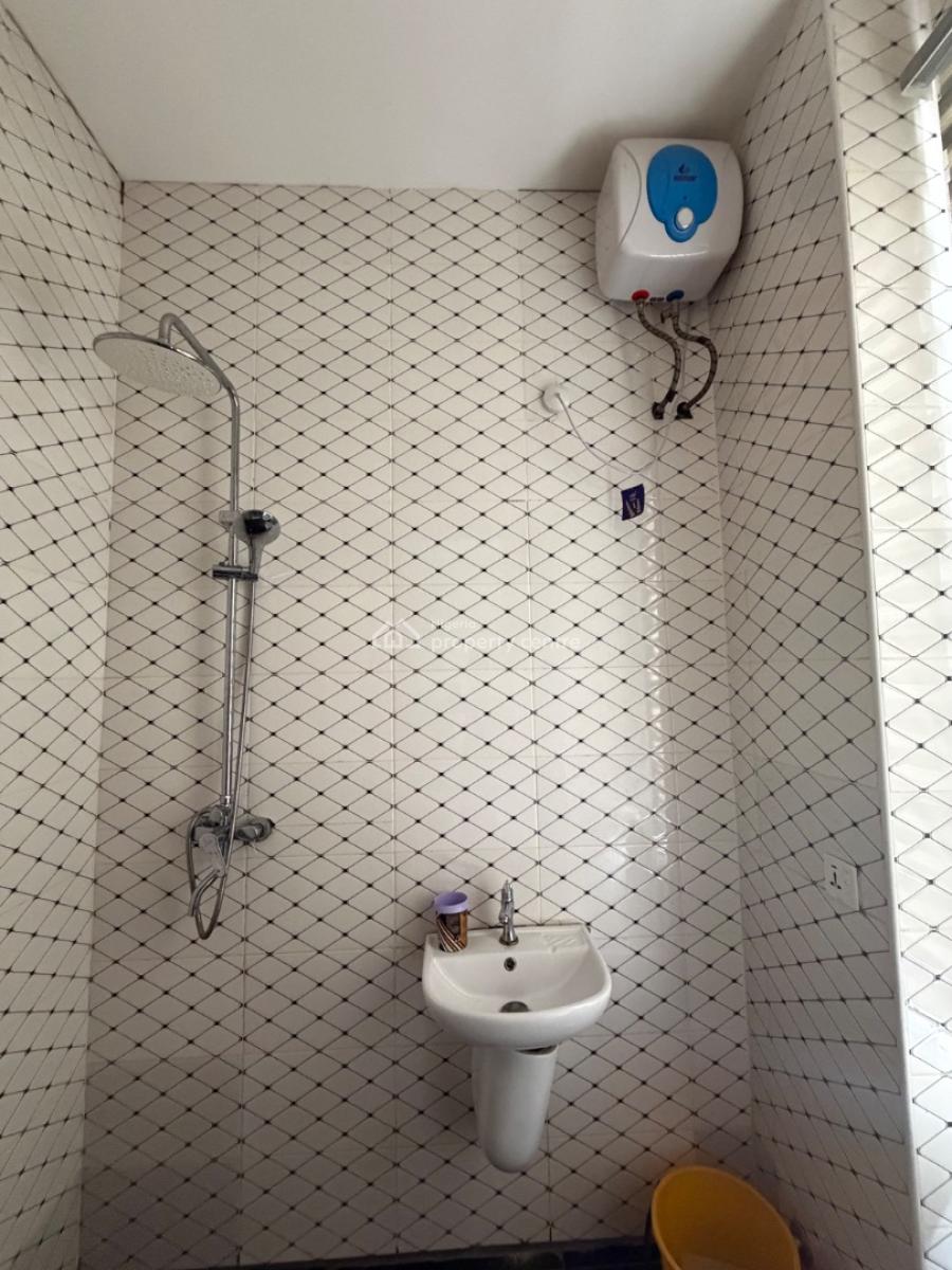 Well Built 2 Bedroom Apartment, Orchid Road, Lekki, Lagos, Flat / Apartment for Rent