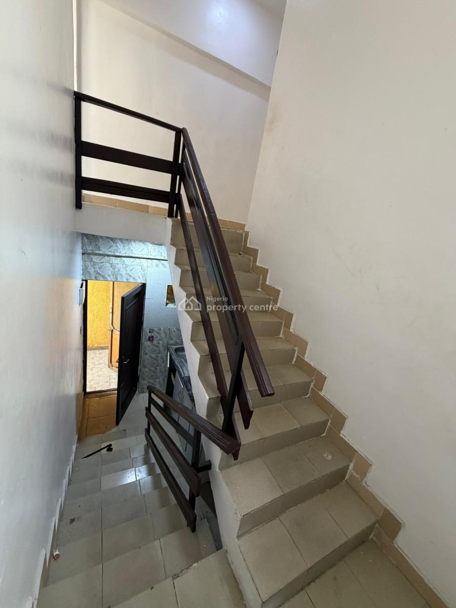 Direct Brief!!!   a Nice and Spacious 1 Bedrooms Apartment(upstair), Off Admiralty Way, Lekki, Lagos, Flat / Apartment for Rent