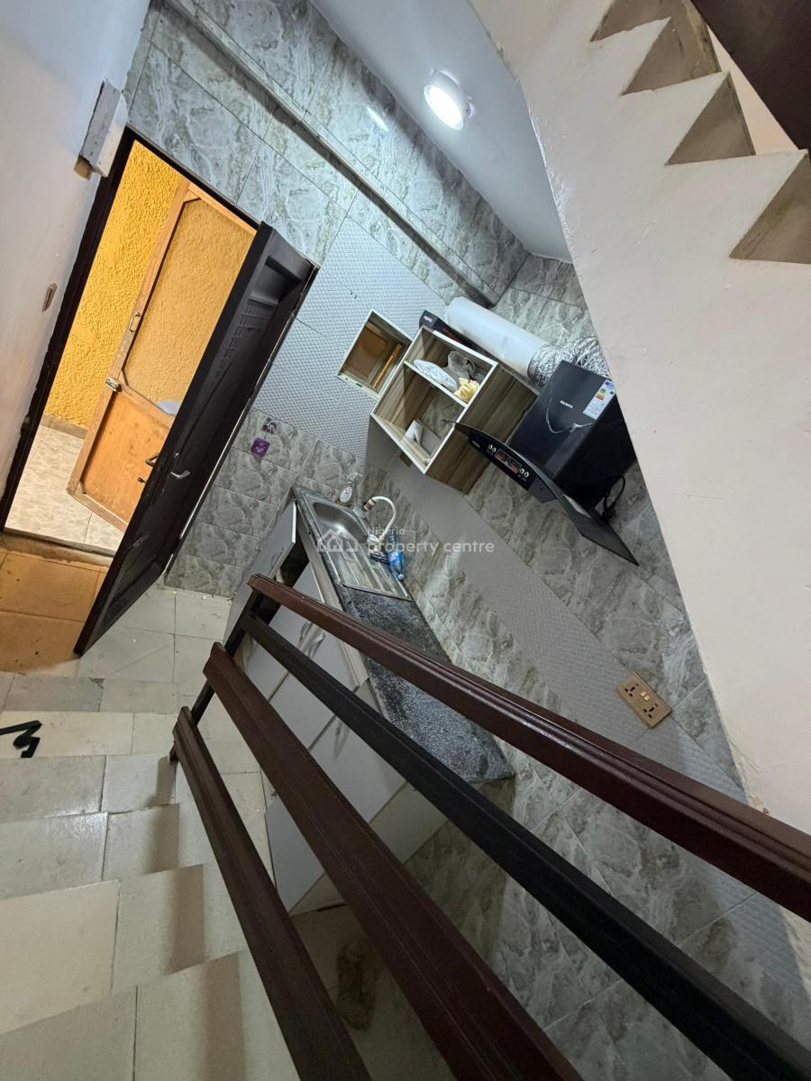 Direct Brief!!!   a Nice and Spacious 1 Bedrooms Apartment(upstair), Off Admiralty Way, Lekki, Lagos, Flat / Apartment for Rent