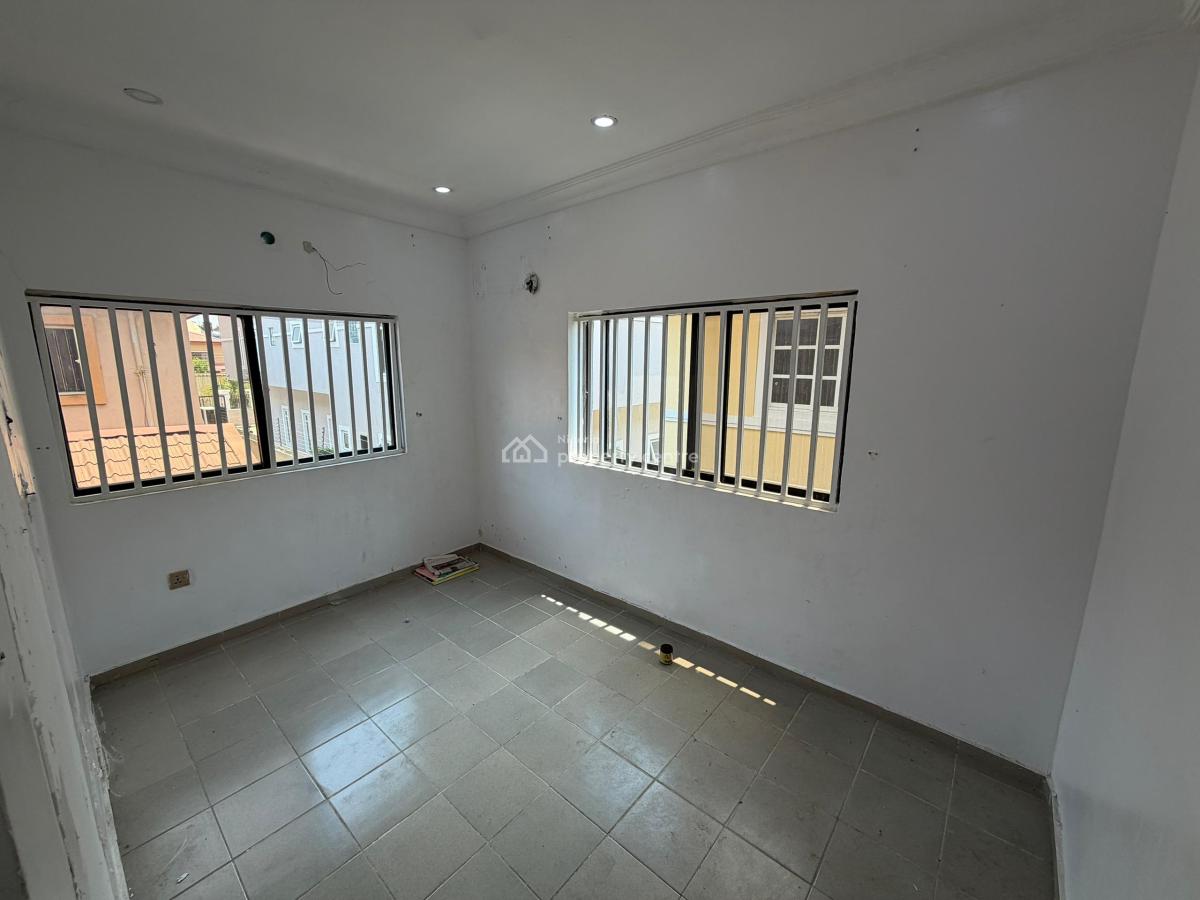 Direct Brief!!!   a Nice and Spacious 1 Bedrooms Apartment(upstair), Off Admiralty Way, Lekki, Lagos, Flat / Apartment for Rent