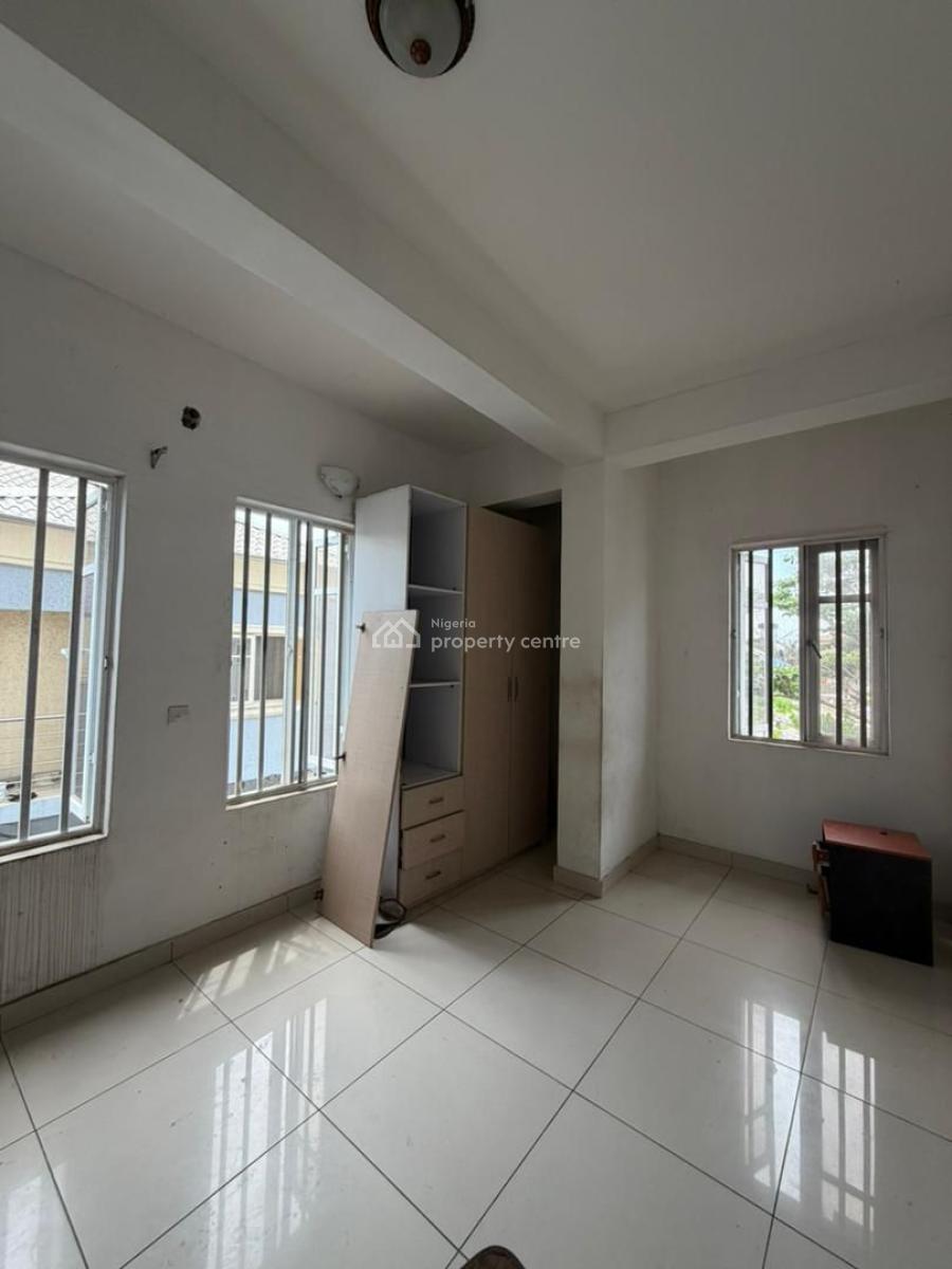 *well Maintained 2 Bedroom Apartment, Orchid, Lekki, Lagos, Flat / Apartment for Rent