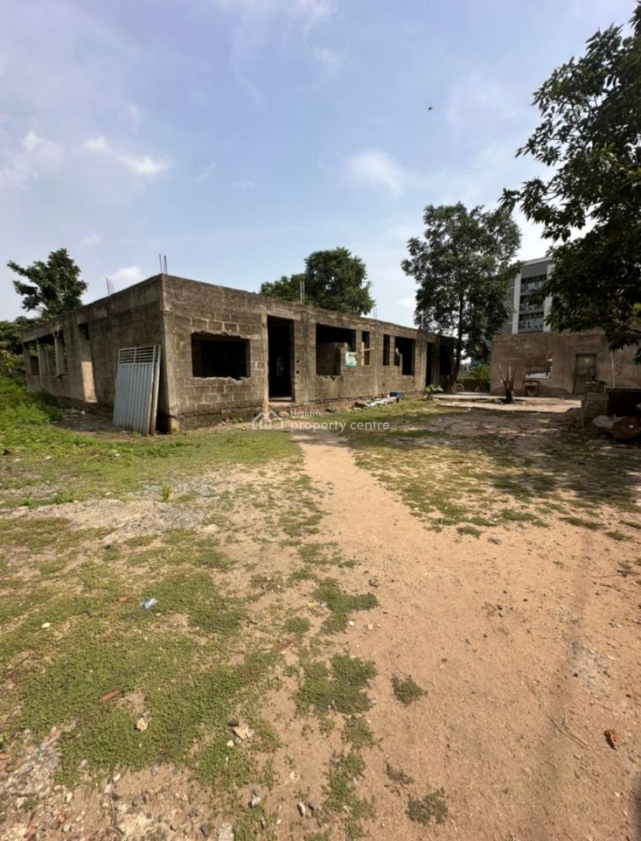 Ready to Build 3193.34sqm in a Descent Area (dealing with Mandate), Ilupeju, Lagos, Land for Sale