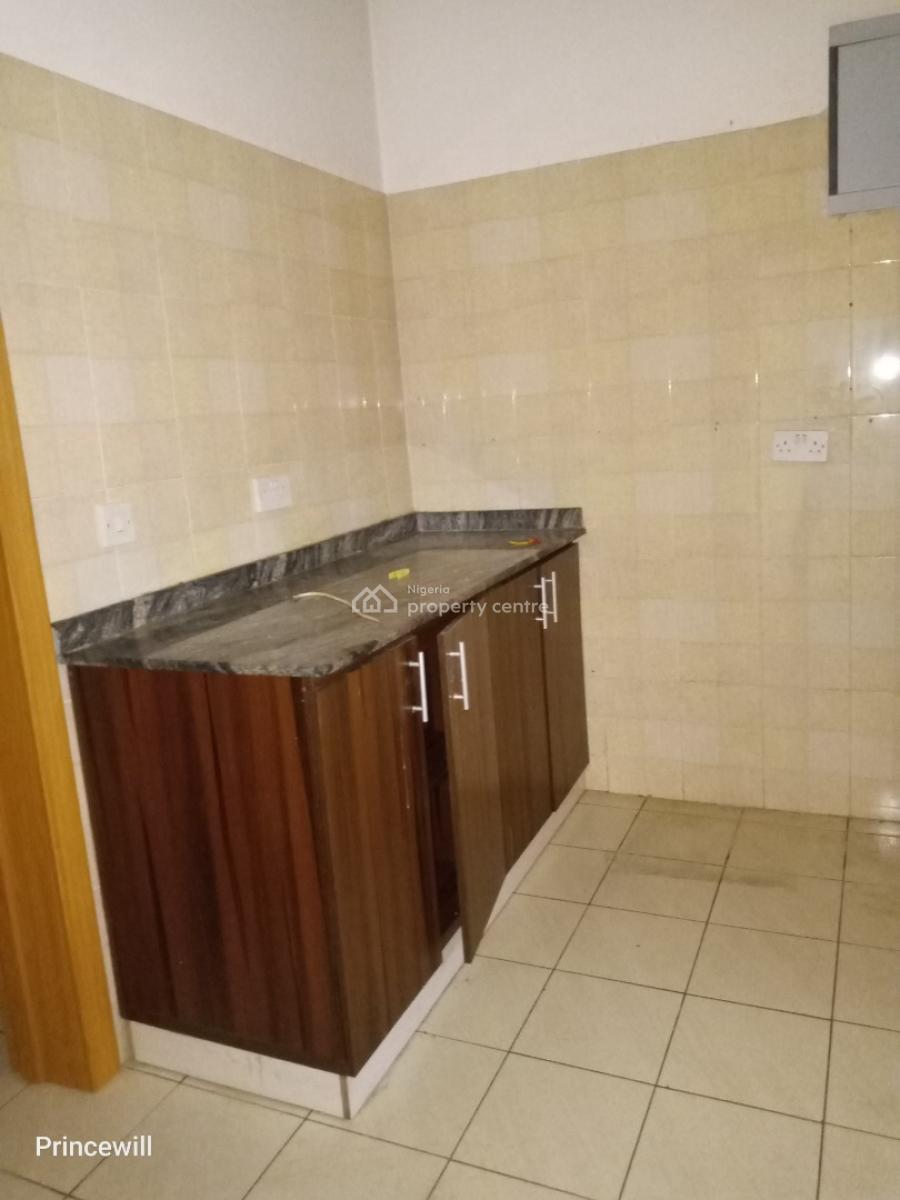 2 Bedroom Flat with a Room Bq, Off Adewunmi Adebimpe Drive, Lekki Phase 1, Lekki, Lagos, Flat / Apartment for Rent