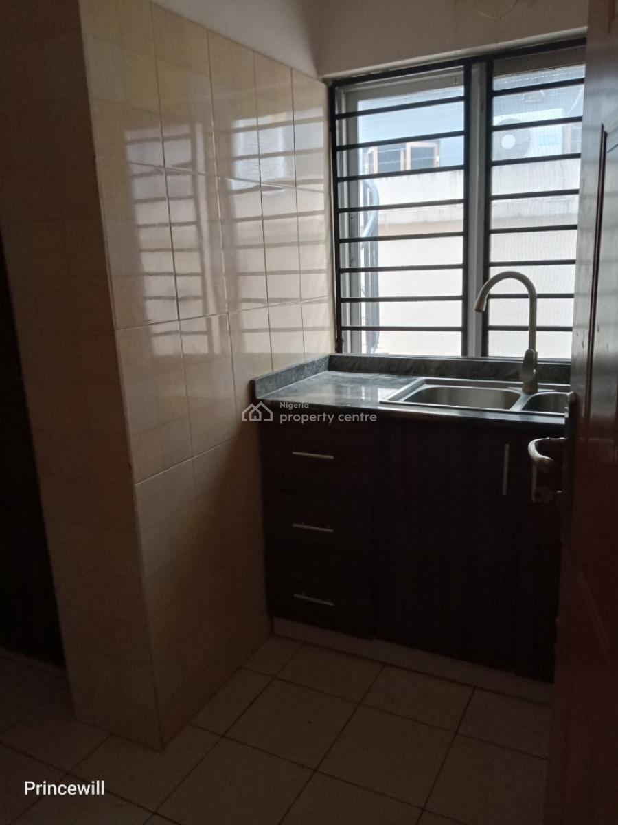 2 Bedroom Flat with a Room Bq, Off Adewunmi Adebimpe Drive, Lekki Phase 1, Lekki, Lagos, Flat / Apartment for Rent