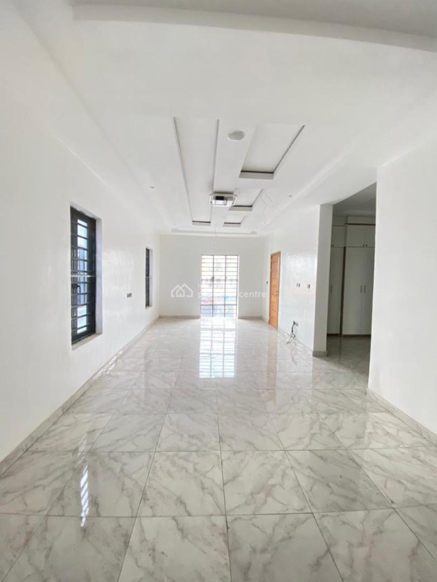 Distress 5 Bedrooms Fully Detached Duplex, Thomas Estate, Ajah, Lagos, Detached Duplex for Sale