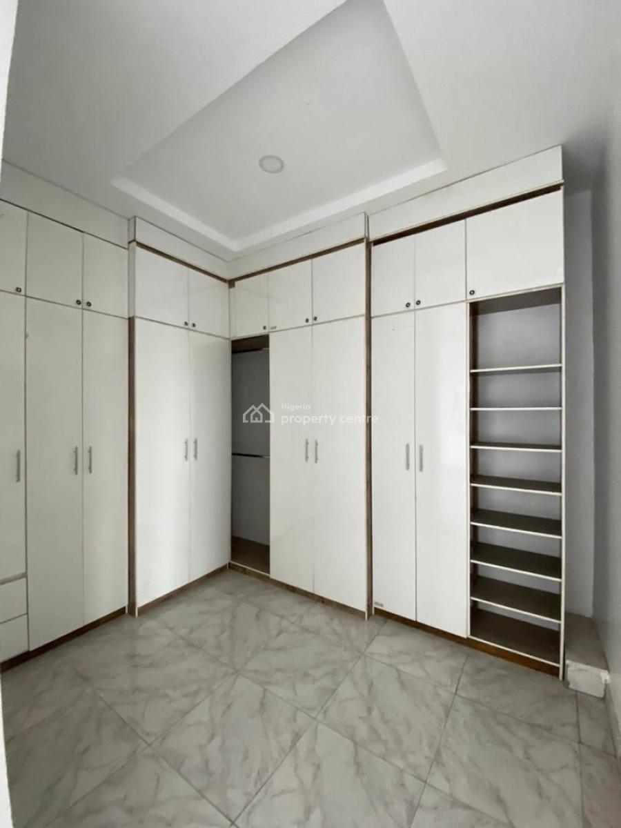 Distress 5 Bedrooms Fully Detached Duplex, Thomas Estate, Ajah, Lagos, Detached Duplex for Sale