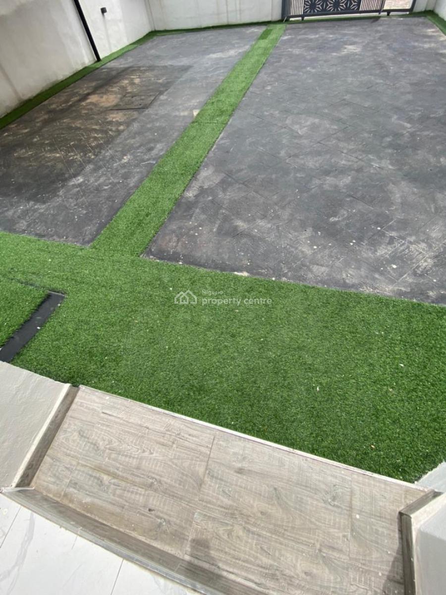 Distress 5 Bedrooms Fully Detached Duplex, Thomas Estate, Ajah, Lagos, Detached Duplex for Sale