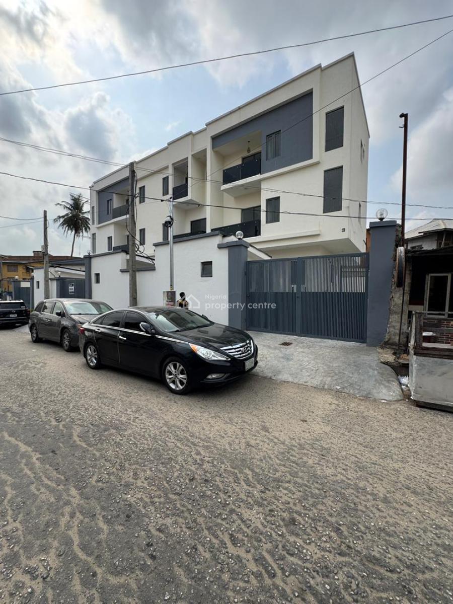 Stunning 4 Bedroom Terrace Duplex with Bq and Spacious Compound., Obanikoro, Obanikoro, Shomolu, Lagos, Terraced Duplex for Sale