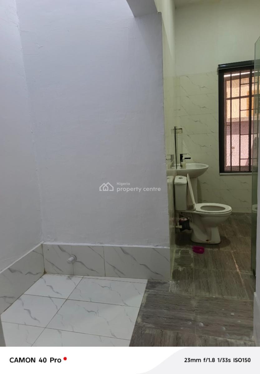 Shared Apartment Room Downstairs in Osapa London, Razaq Eletu Street, Osapa, Lekki, Lagos, Self Contain (single Rooms) for Rent