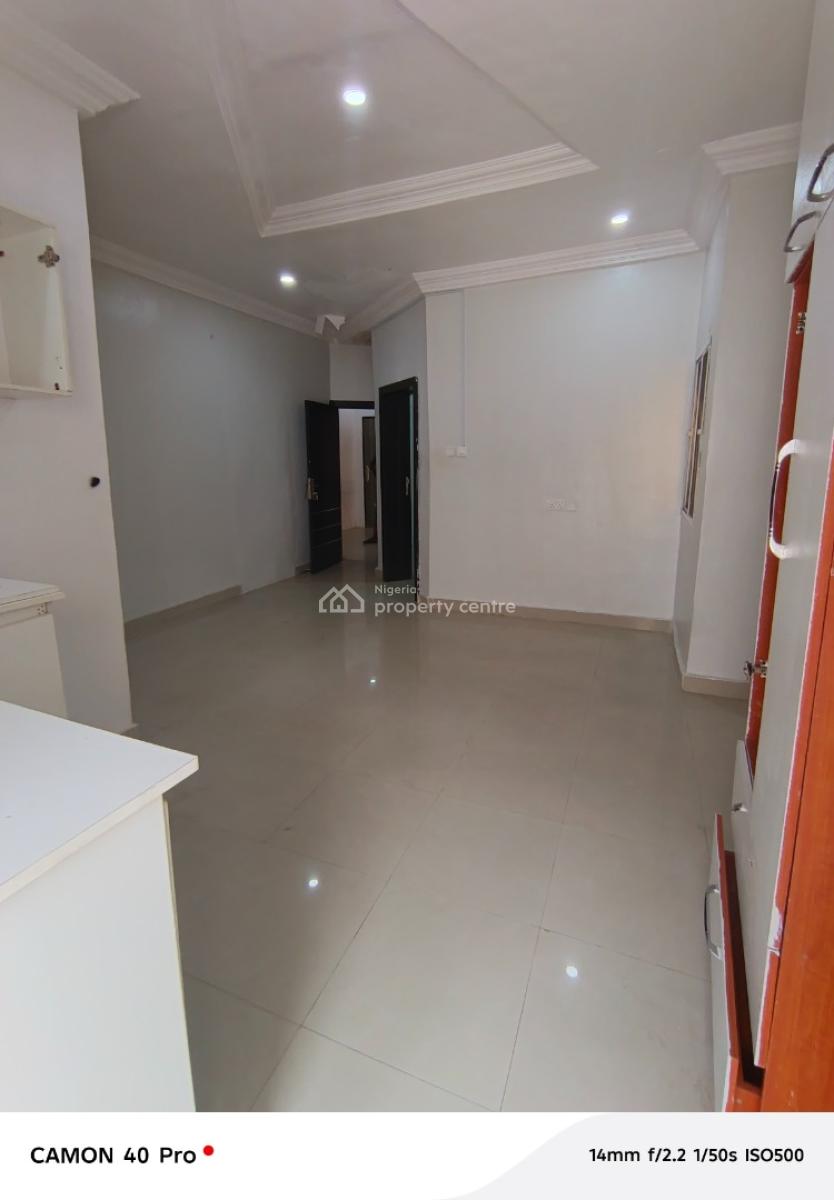 Shared Apartment Room Downstairs in Osapa London, Razaq Eletu Street, Osapa, Lekki, Lagos, Self Contain (single Rooms) for Rent