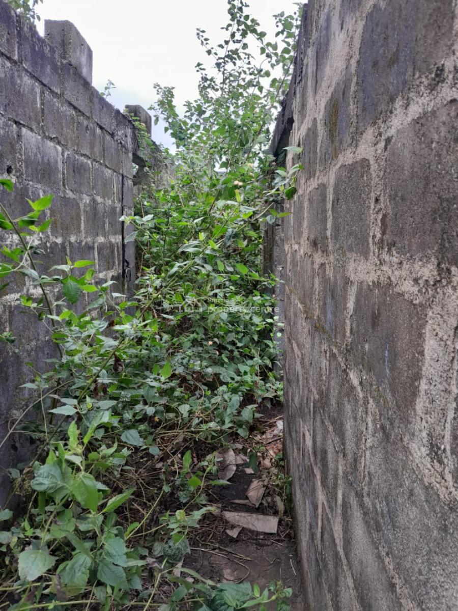 Demolishable Property on a Land Measuring Approximately 1300sqm, Off Ijede Express Way,, Gberigbe, Ikorodu, Lagos, Detached Duplex for Sale