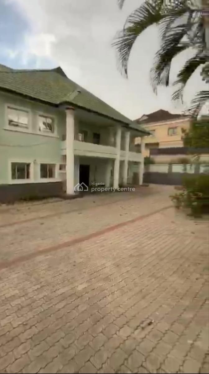 Modestly Maintained Five  Bedrooms Detached Duplex, Maitama District, Abuja, Detached Duplex for Sale