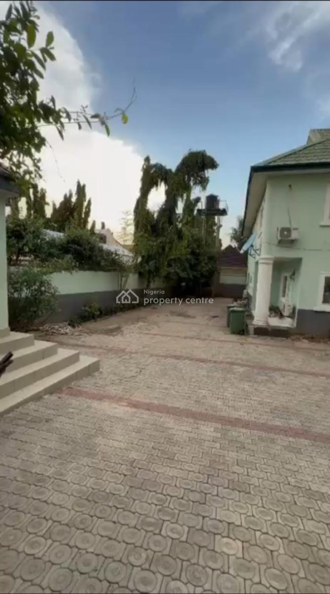 Modestly Maintained Five  Bedrooms Detached Duplex, Maitama District, Abuja, Detached Duplex for Sale