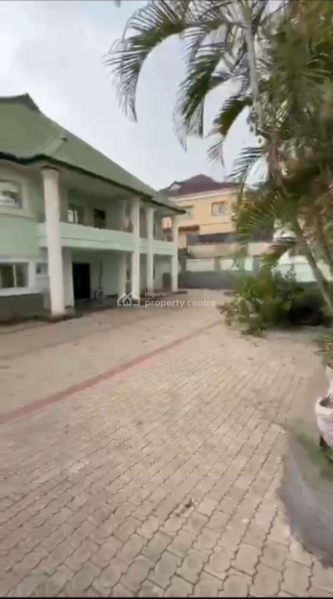 Modestly Maintained Five  Bedrooms Detached Duplex, Maitama District, Abuja, Detached Duplex for Sale