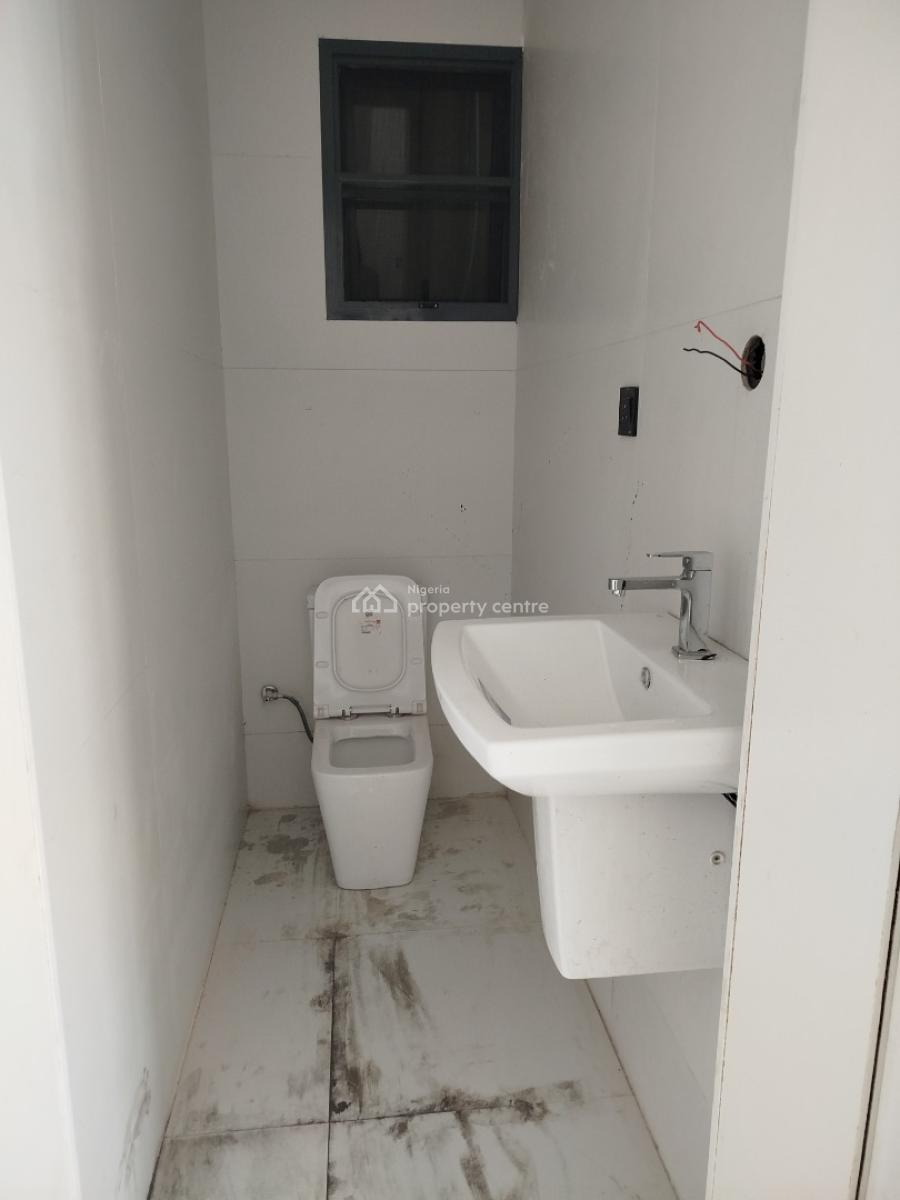 2 Bedroom Apartment with Swimming Pool, Lekki Phase 1, Lekki, Lagos, Block of Flats for Sale