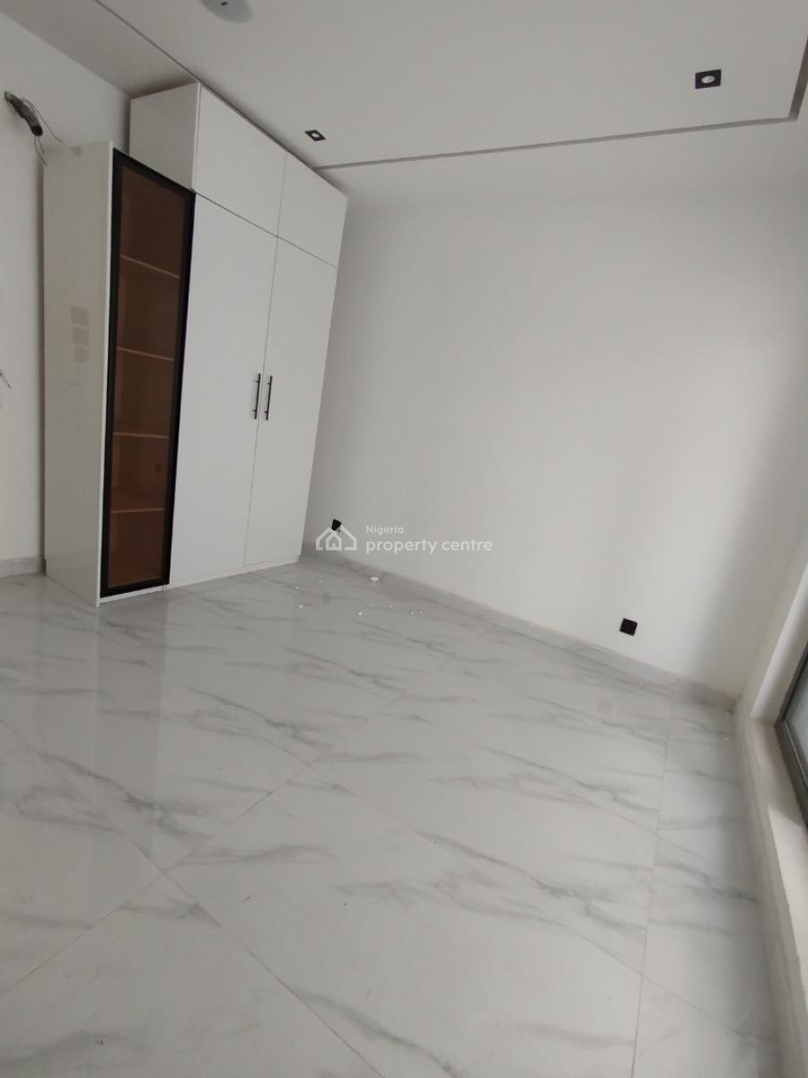 2 Bedroom Apartment with Swimming Pool, Lekki Phase 1, Lekki, Lagos, Block of Flats for Sale