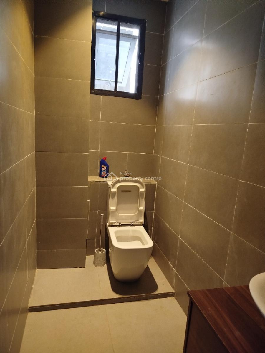 2 Bedroom Apartment, Lekki Phase 1, Lekki, Lagos, Block of Flats for Sale