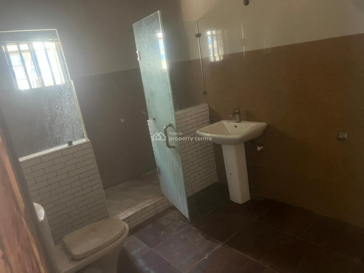 Well Renovated Self Compound 5 Bedroom Semi-detached Duplex, Chevron, Lekki, Lagos, Semi-detached Duplex for Rent