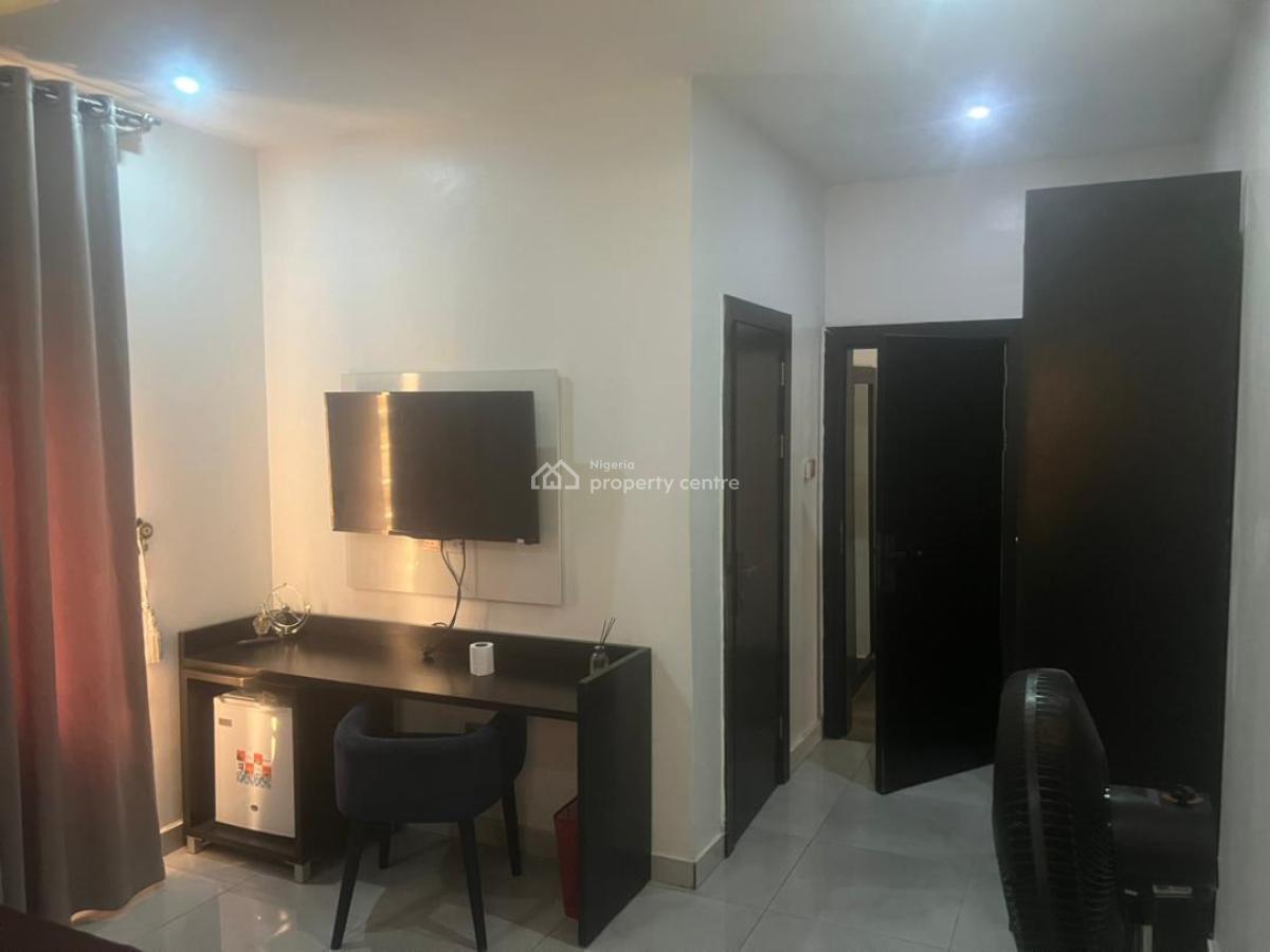 4 Unit 2 Bedroom Apartment and 2 Unit of 1 Bedroom Apartment, Lekki Phase 1, Lekki, Lagos, Flat / Apartment for Sale