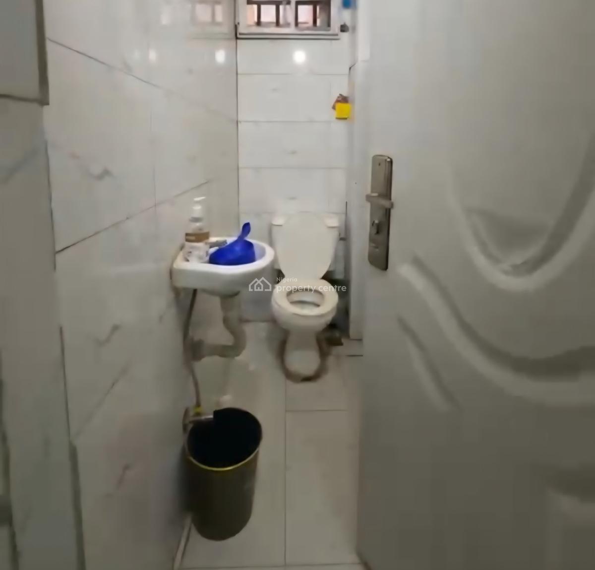 Spacious 1 Bedroom Flat, 1st Floor, with Balcony & Dinning, Waue Zone[tarred Ed, Wuse, Abuja, Flat / Apartment for Rent
