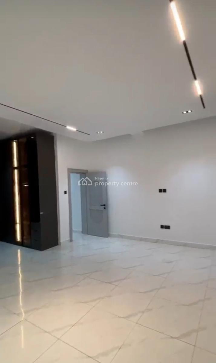 Distress 6 Bedroom Detached House, Lokogoma District, Abuja, Detached Duplex for Sale