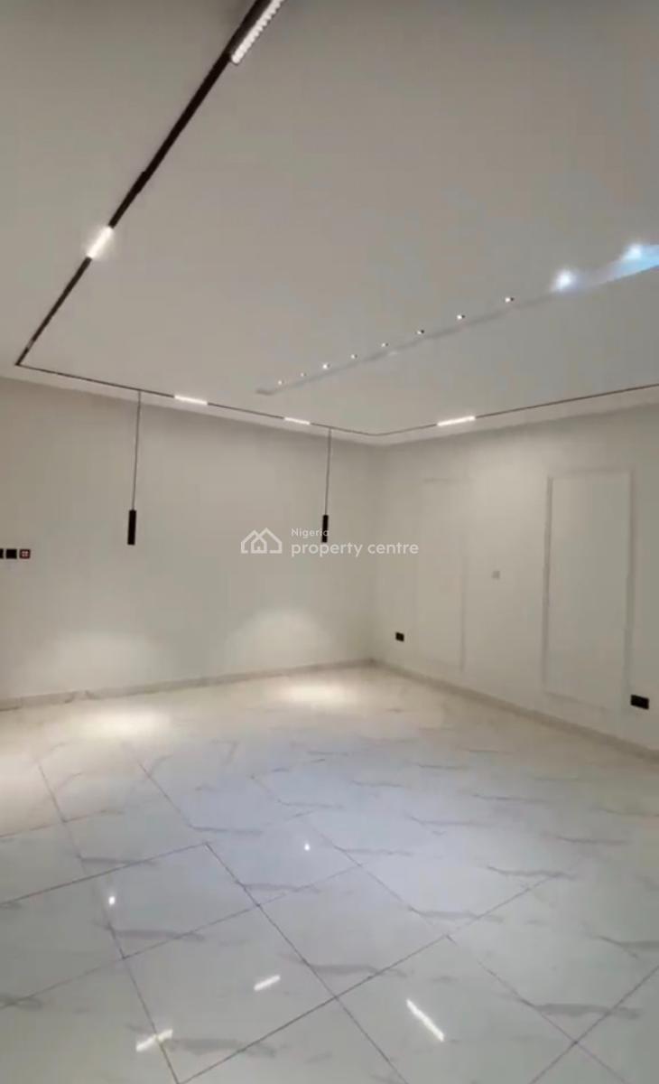 Distress 6 Bedroom Detached House, Lokogoma District, Abuja, Detached Duplex for Sale