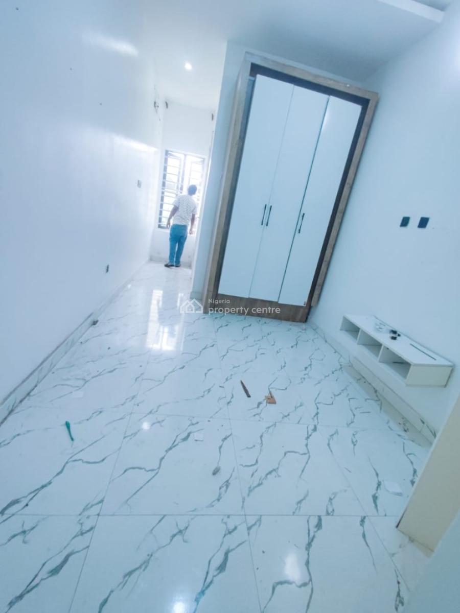 Room Upstairs, Spring Garden Estate Orchid Road Before The Roundabout, Lekki, Lagos, Flat / Apartment for Rent