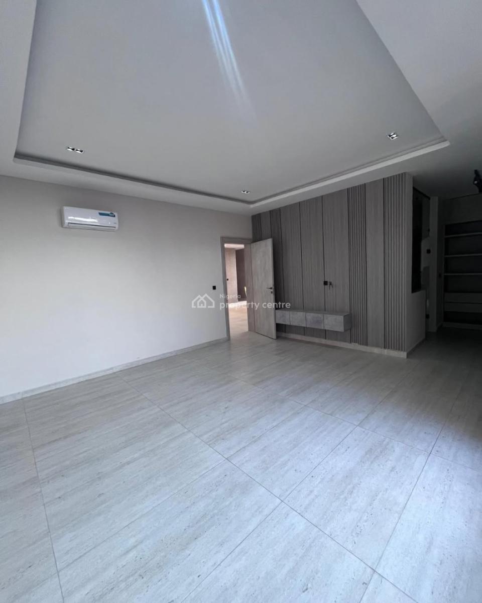 2 Bedroom Penthouse + Bq, Lekki Phase 1, Lekki, Lagos, Block of Flats for Sale