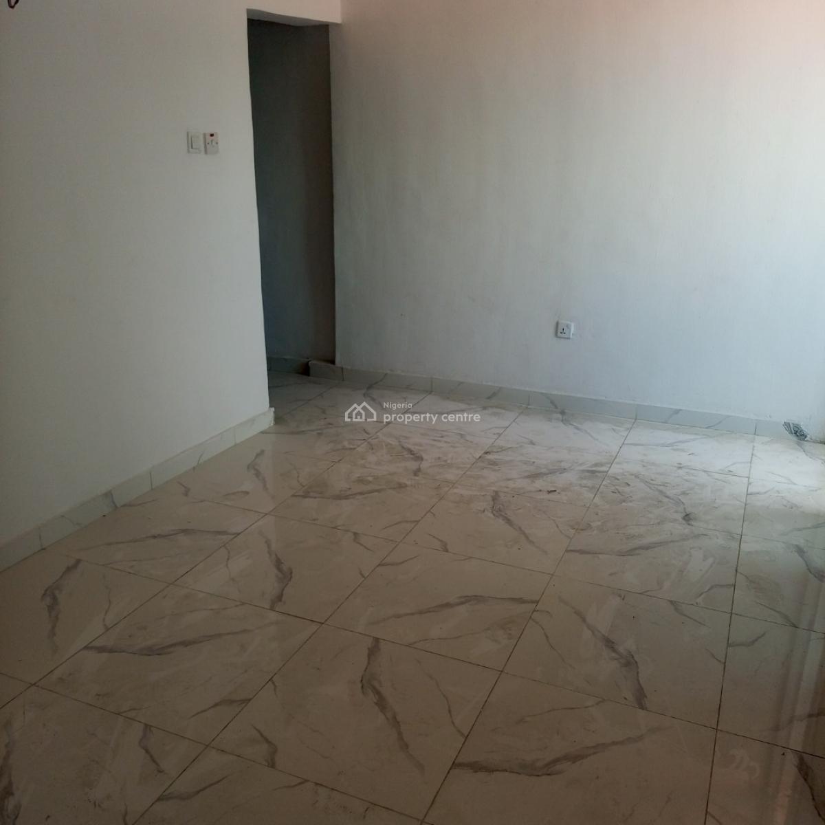 an Office Space Facing with Private Toilet, Badore Ajah-lekki, Badore, Ajah, Lagos, Office Space for Rent