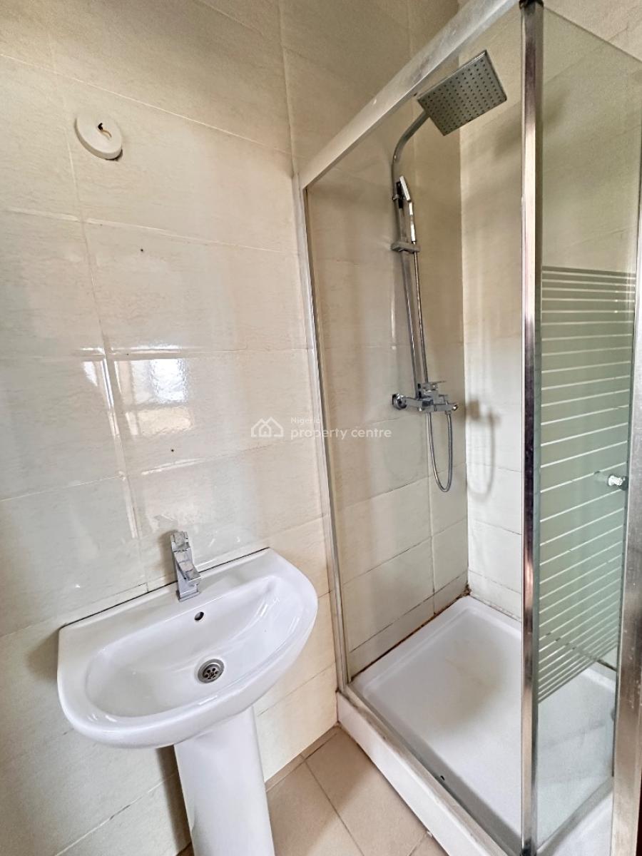 Lovley 3 Bedroom Apartment, Osapa, Lekki, Lagos, Flat / Apartment for Sale