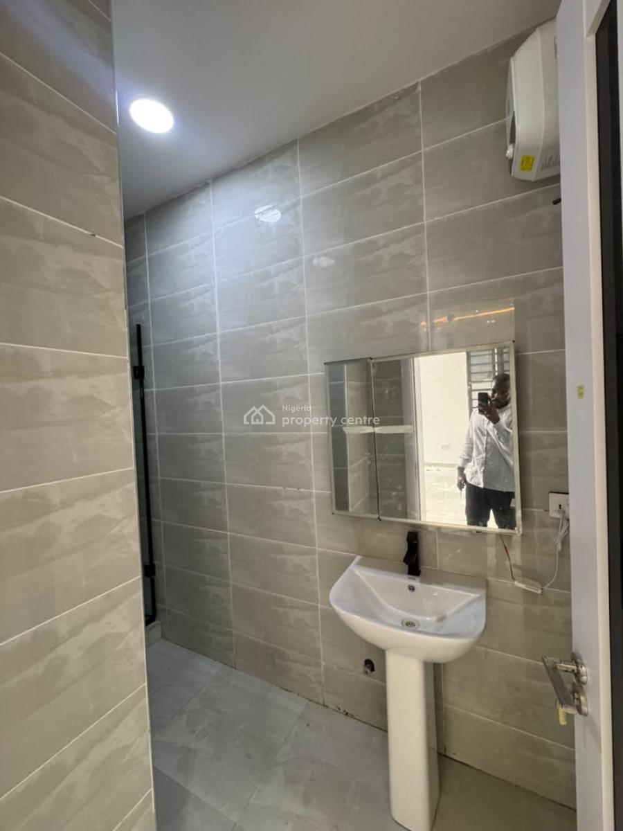 Luxury 3-bedroom Flat with Excellent Facility, Lekki Phase 1, Lekki, Lagos, Flat / Apartment for Sale