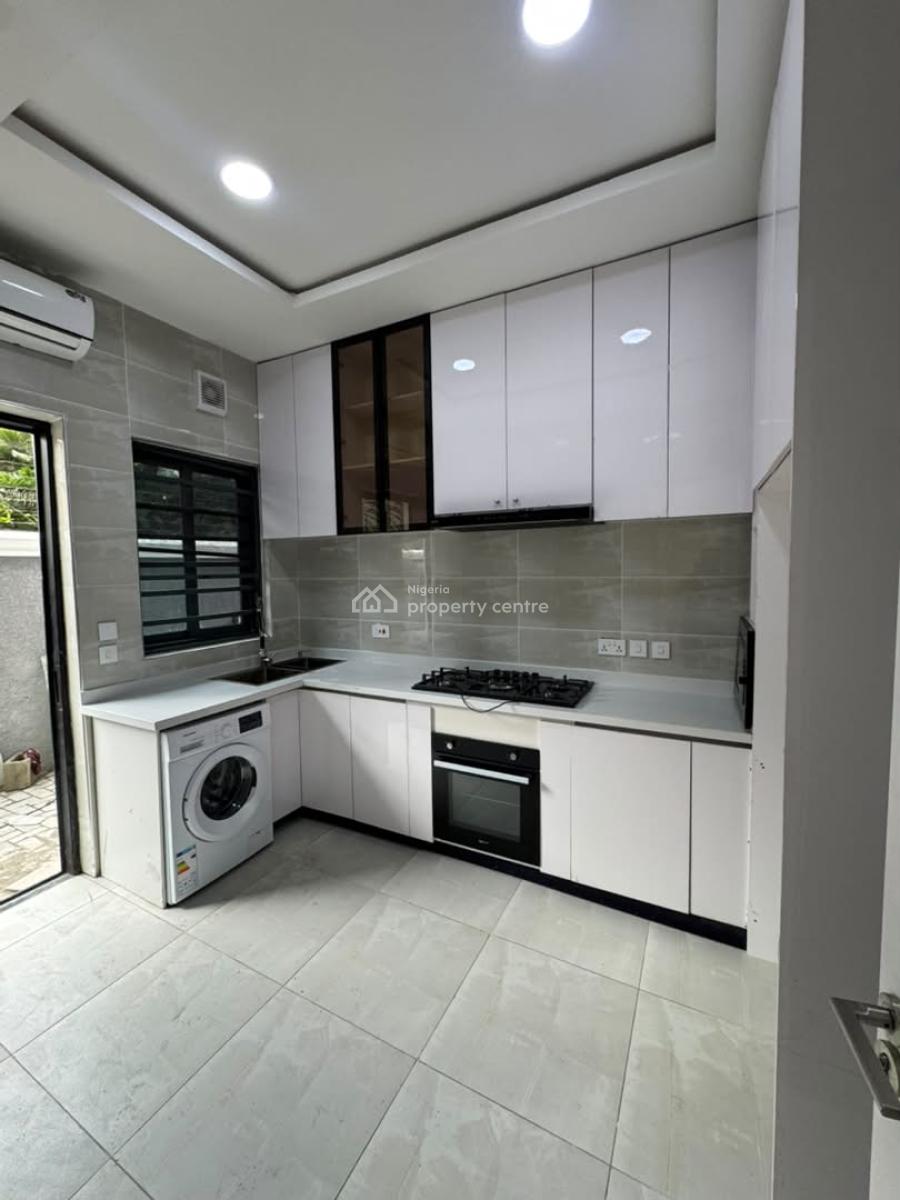 Luxury 3-bedroom Flat with Excellent Facility, Lekki Phase 1, Lekki, Lagos, Flat / Apartment for Rent