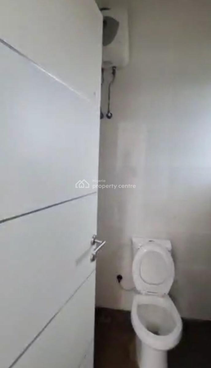 Large 2 Bedroom Apartment upstairs, Salem, Ikate, Lekki, Lagos, Flat / Apartment for Rent