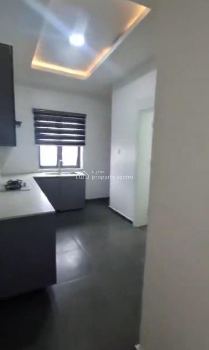 Large 2 Bedroom Apartment upstairs, Salem, Ikate, Lekki, Lagos, Flat / Apartment for Rent