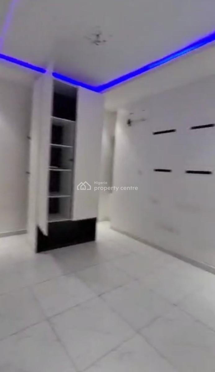 Large 2 Bedroom Apartment upstairs, Salem, Ikate, Lekki, Lagos, Flat / Apartment for Rent