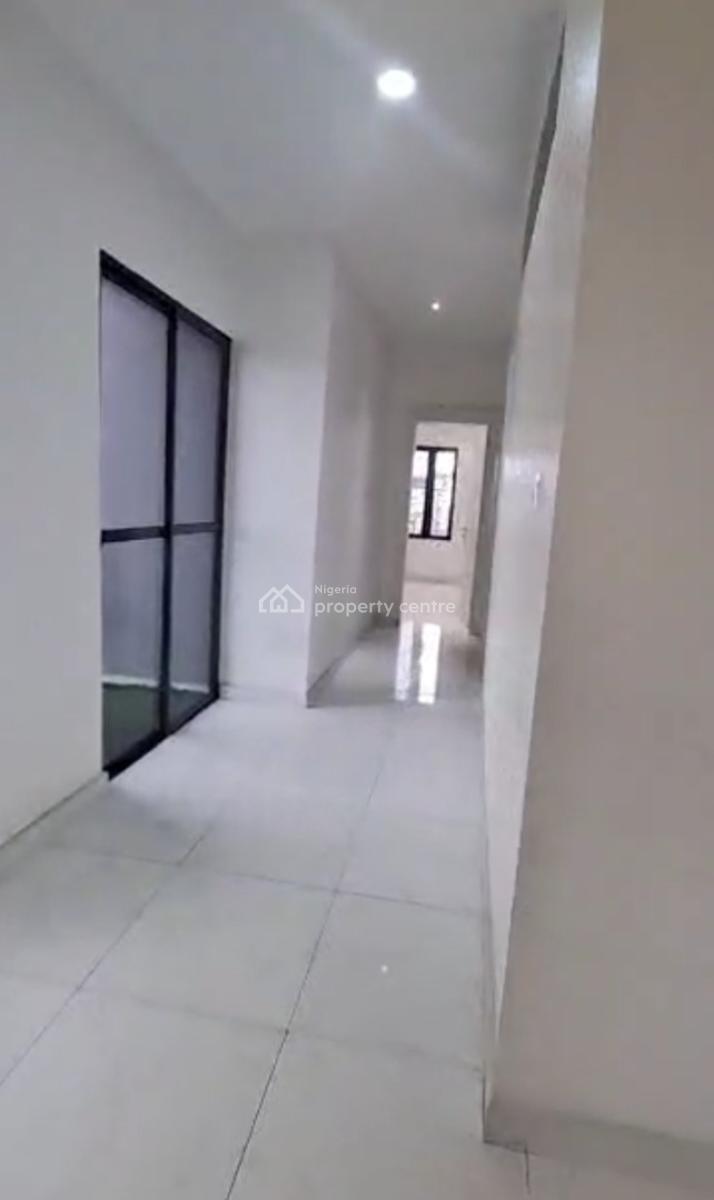 Large 2 Bedroom Apartment upstairs, Salem, Ikate, Lekki, Lagos, Flat / Apartment for Rent
