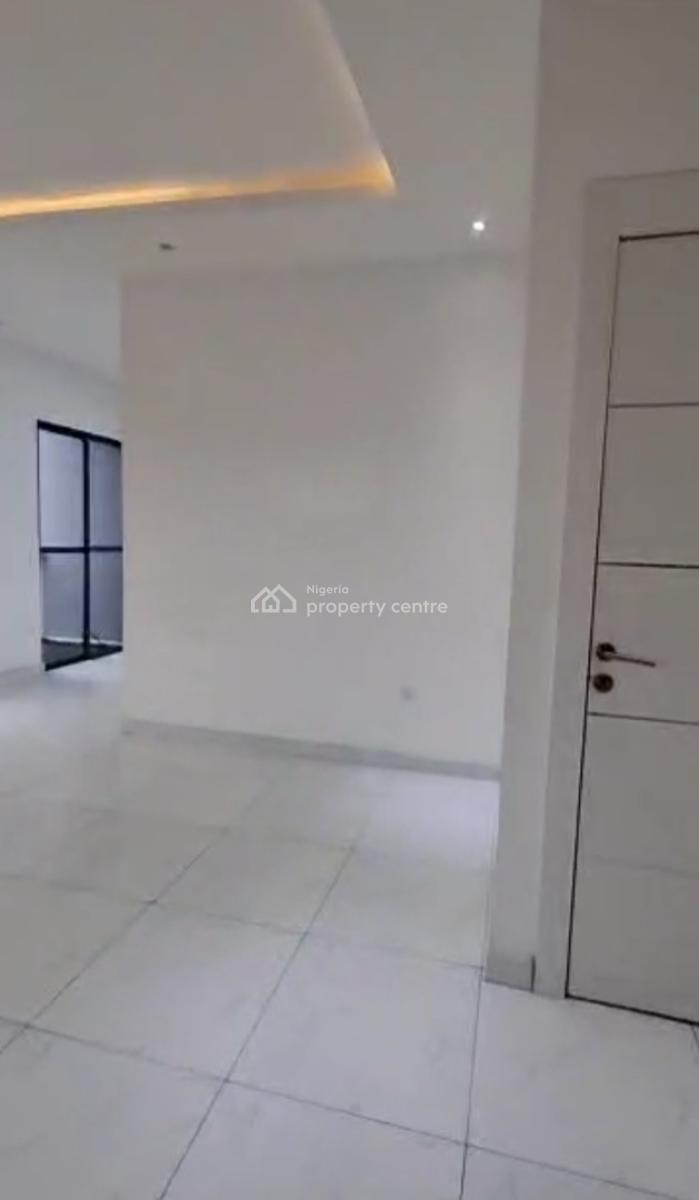 Large 2 Bedroom Apartment upstairs, Salem, Ikate, Lekki, Lagos, Flat / Apartment for Rent
